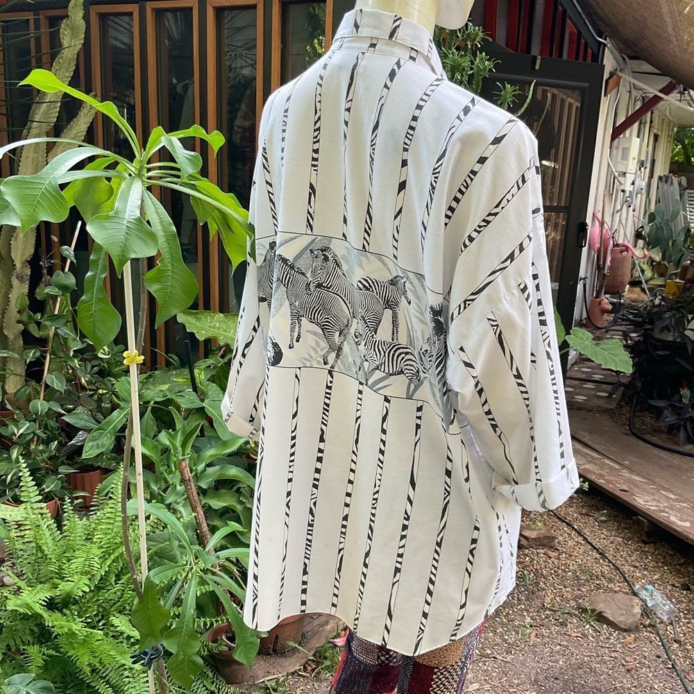 Vintage Oversized Zebra Button Down Shirt Size Large - Picture 4 of 13